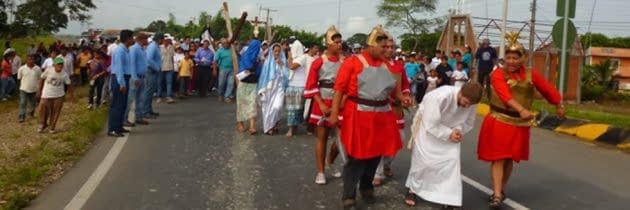 Ecuador (Santa Lucia): Calea Crucii în Vinerea Mare