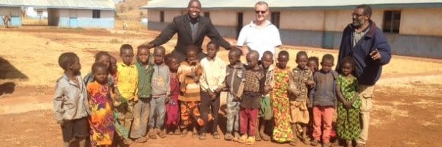 KENYA – „Hăinuțe pentru copii…”