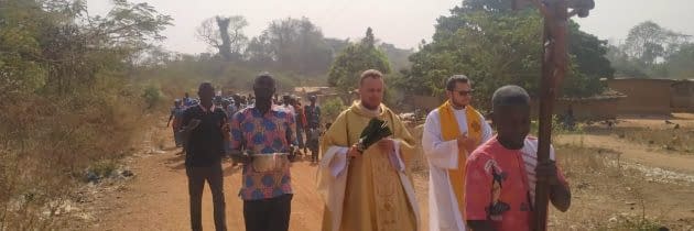 Evanghelizare în satul Adjekro, Coasta de Fildeș